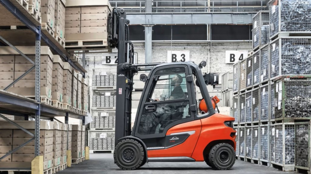 Linde pneumatic forklift